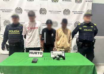 POLICÍA NACIONAL FRUSTRA ROBO DE VEHÍCULO Y LOGRA LA CAPTURA DE TRES PRESUNTOS DELINCUENTES E INCAUTA UN ARMA DE FUEGO